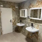 Hotel M&m -